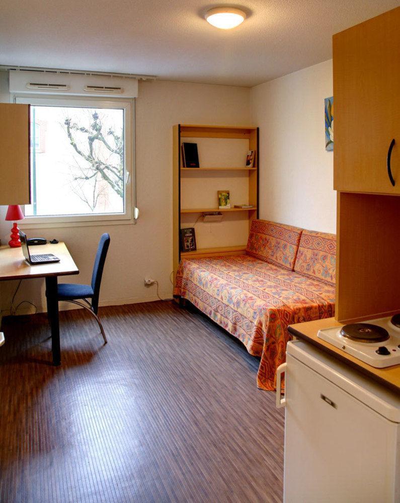Kosy Appart'Hotel Le Champ De Mars Reims Exteriör bild